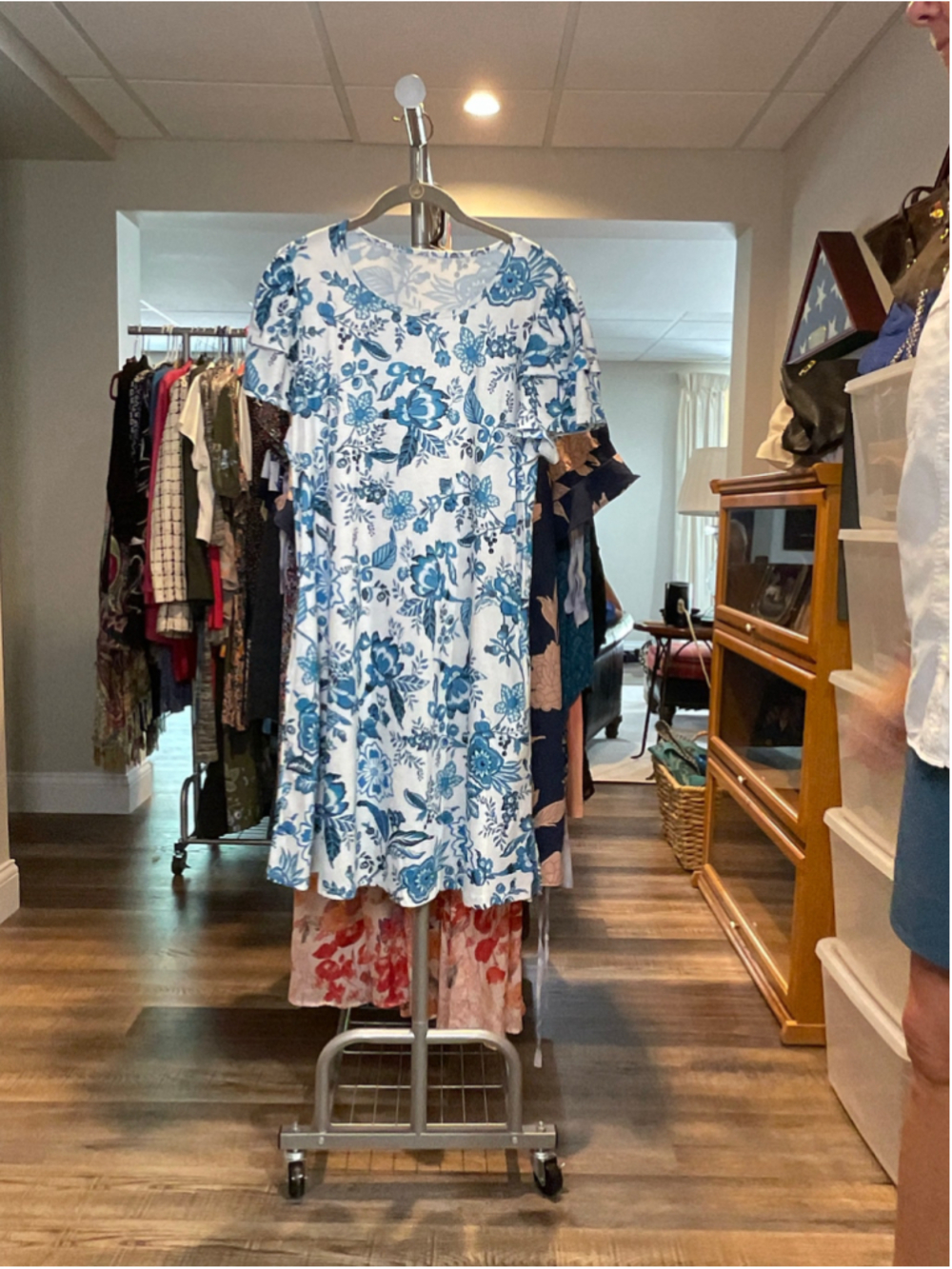 Women's Unbranded White & Blue Floral Ruffle Sleeve Dress L